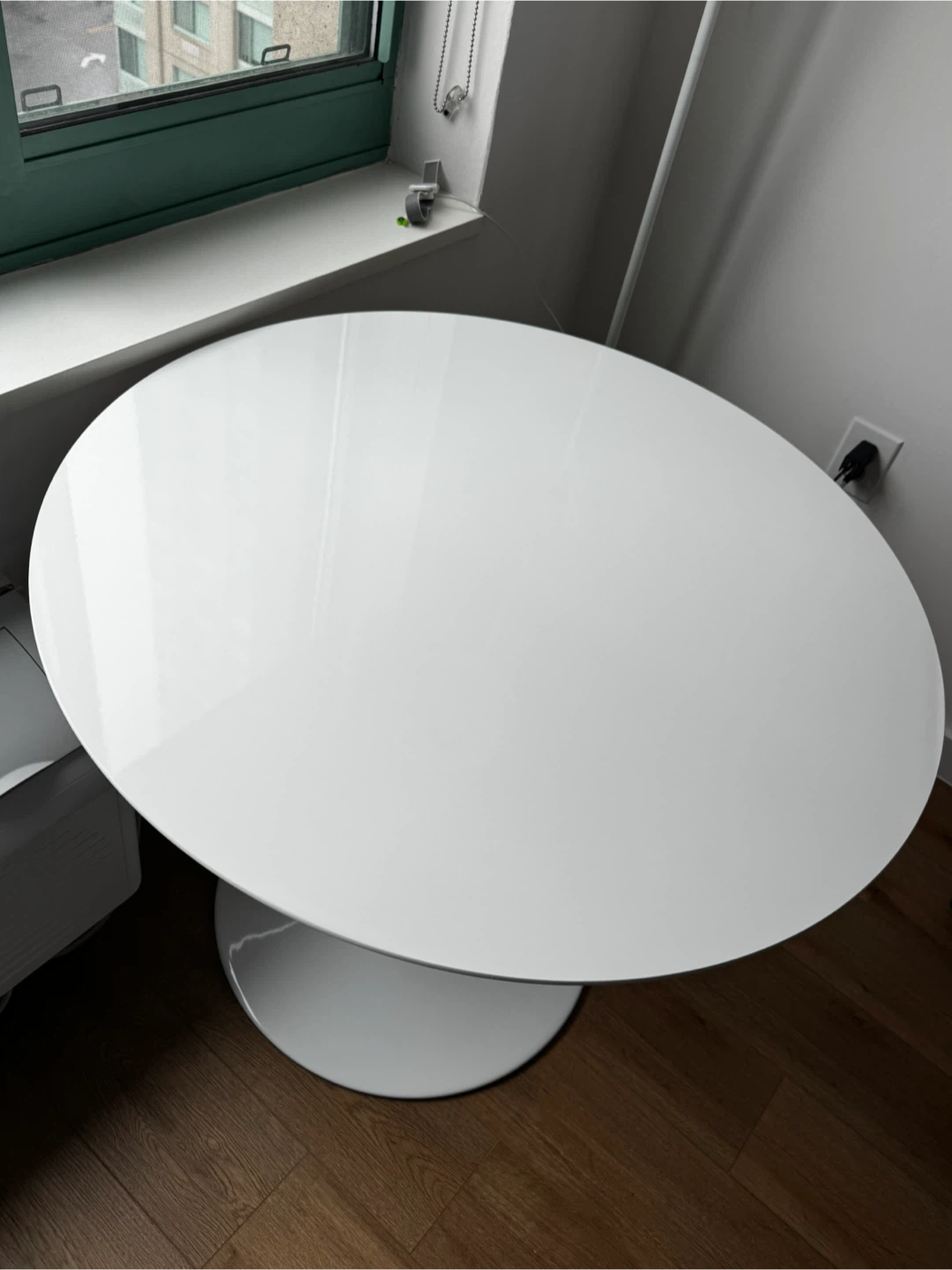 White Round Dining Table - photo 2