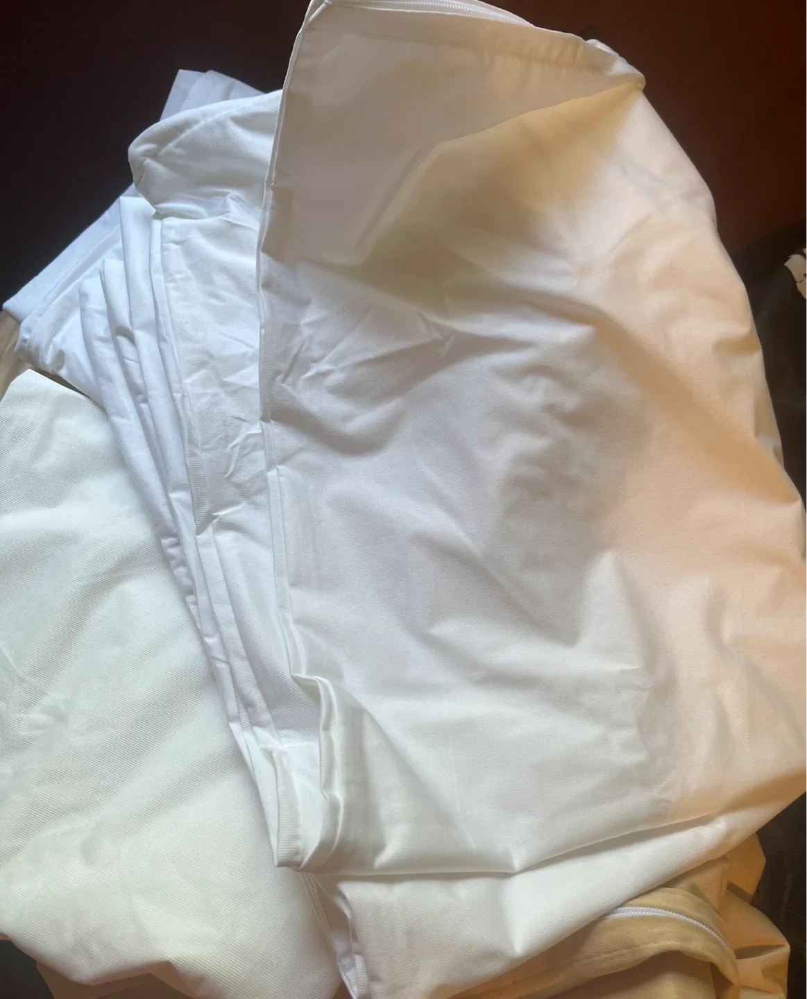 Beige and white Waterproof Zippered Pillow Protectors, 20x26 in image indicator(6)