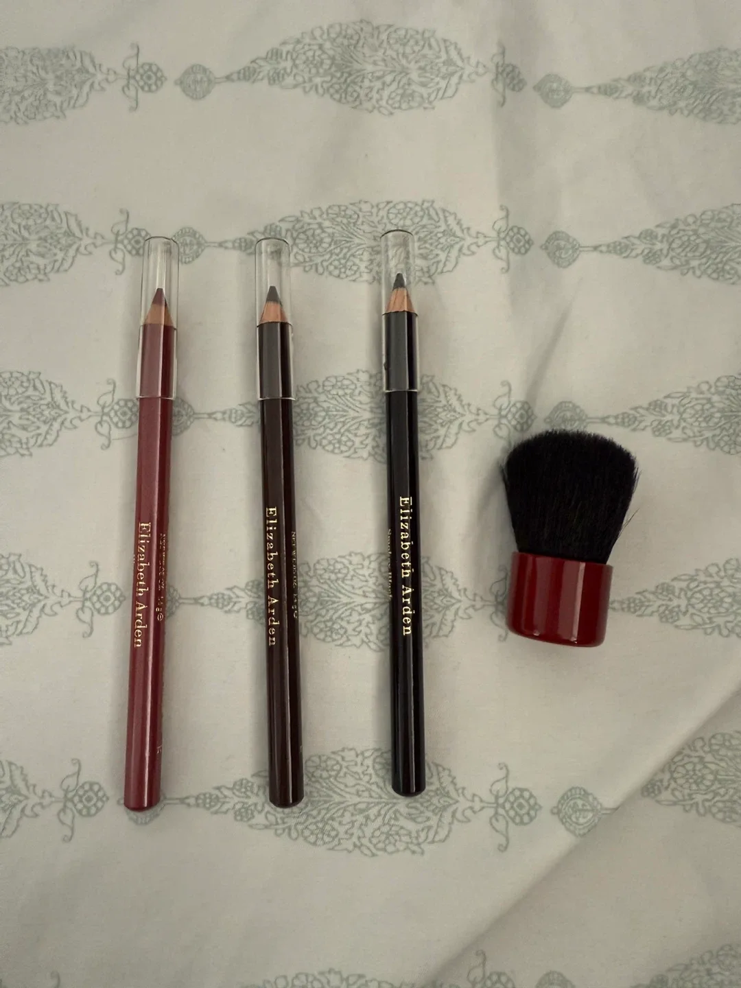 Elizabeth Arden Makeup Set image indicator(4)