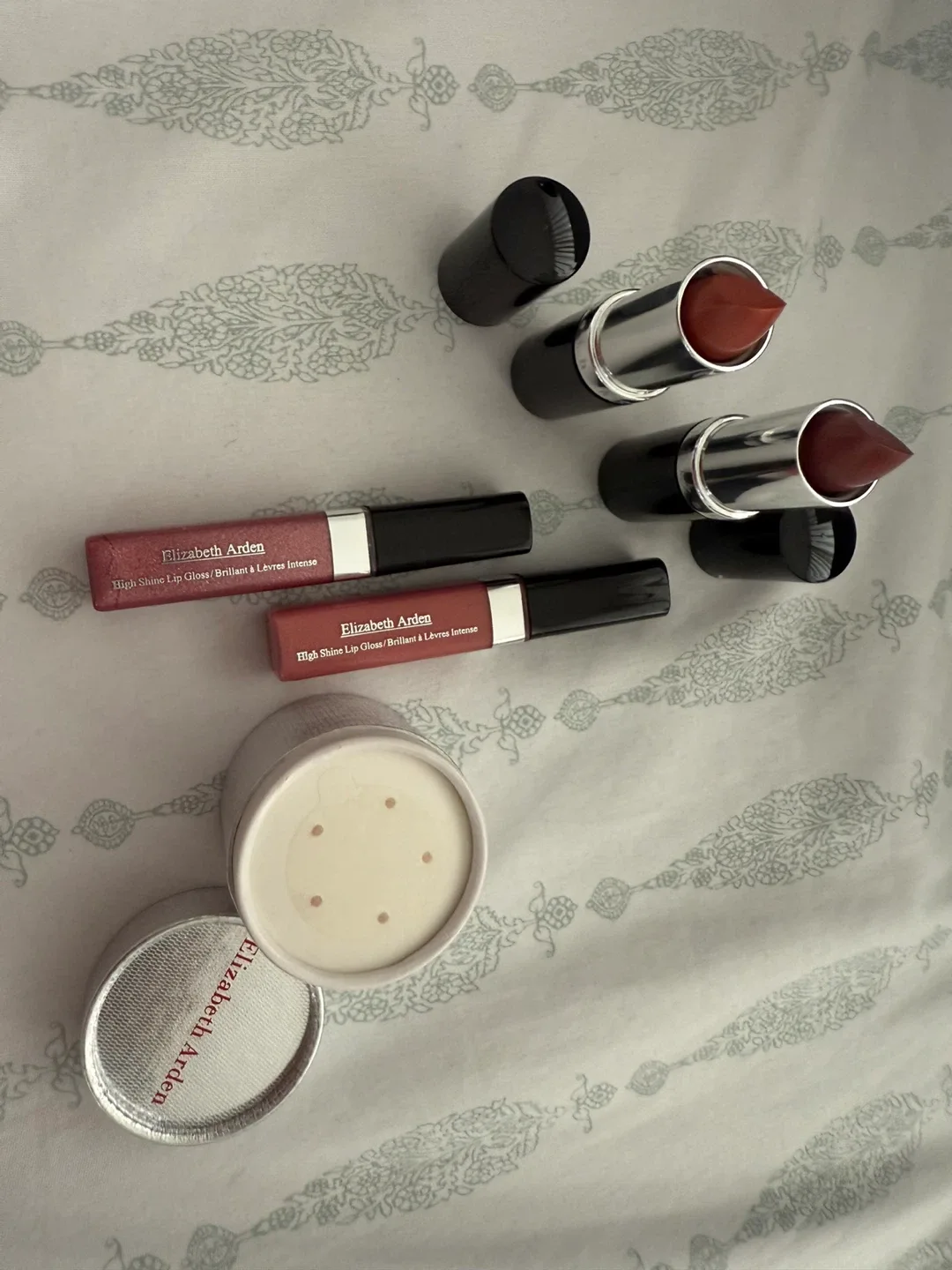 Elizabeth Arden Makeup Set image indicator(3)