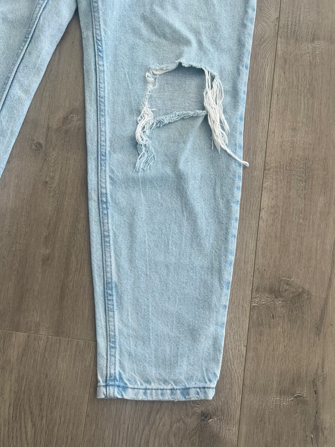Bershka Distressed Mom Jeans 26 / XS / Small image indicator(3)