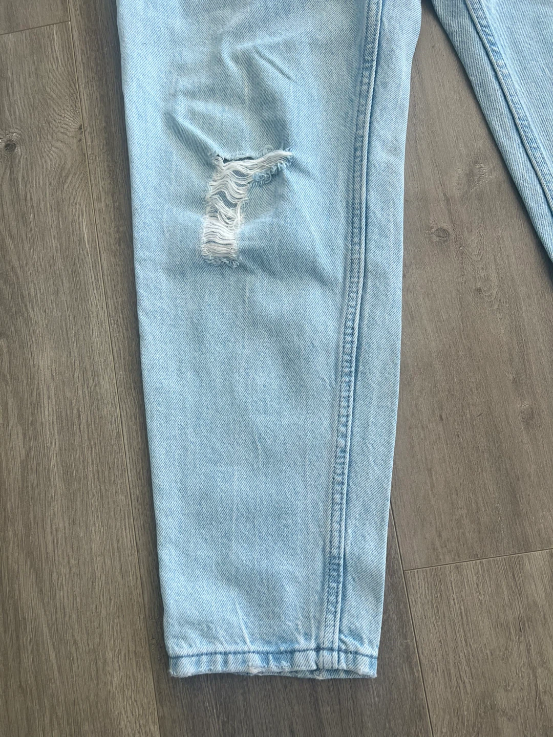 Bershka Distressed Mom Jeans 26 / XS / Small - photo 2