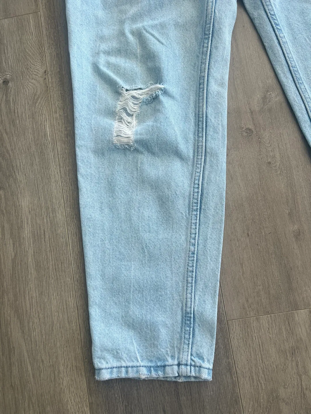 Bershka Distressed Mom Jeans 26 / XS / Small image indicator(2)