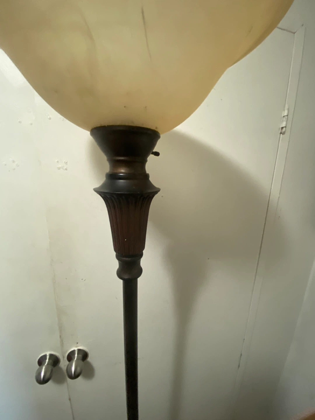 Up right floor lamp