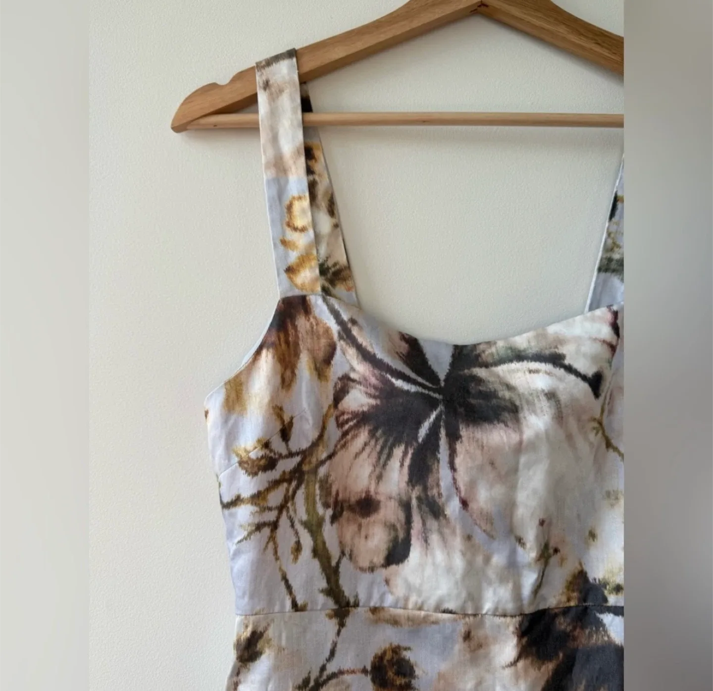 Babaton 90’s Midi Dress image indicator(4)