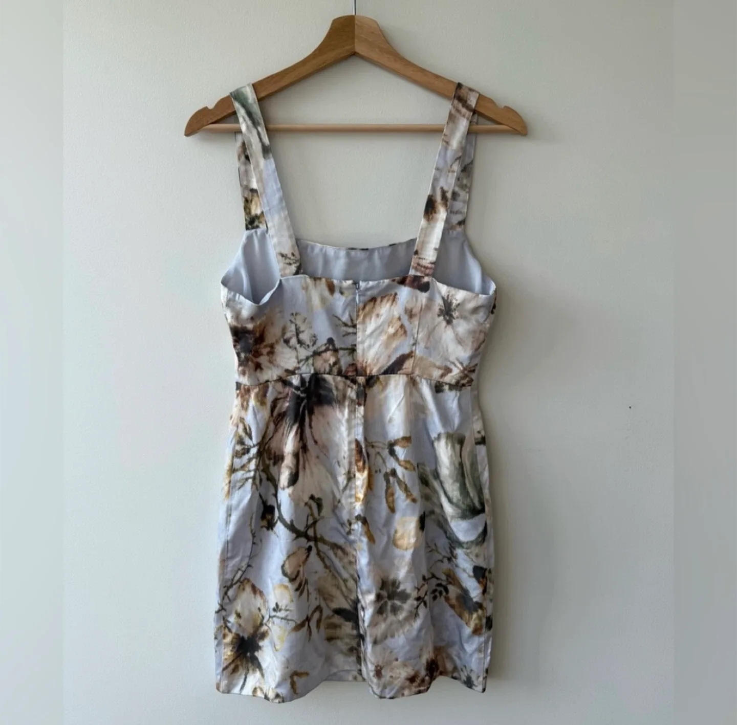 Babaton 90’s Midi Dress image indicator(3)