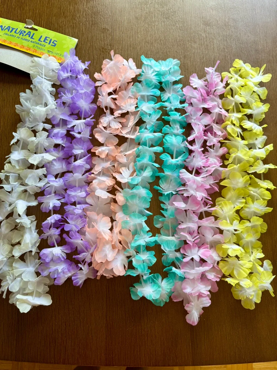Leis - 6 Flower Necklaces thumbnail