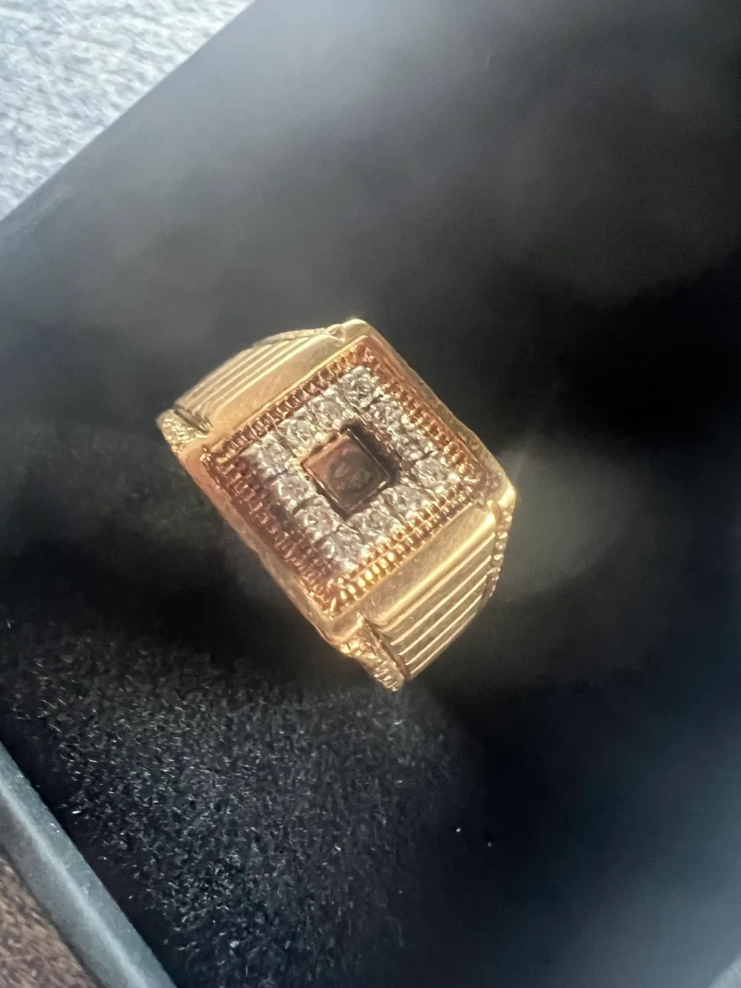 10 k Men's Gold Ring with Diamonds thumbnail