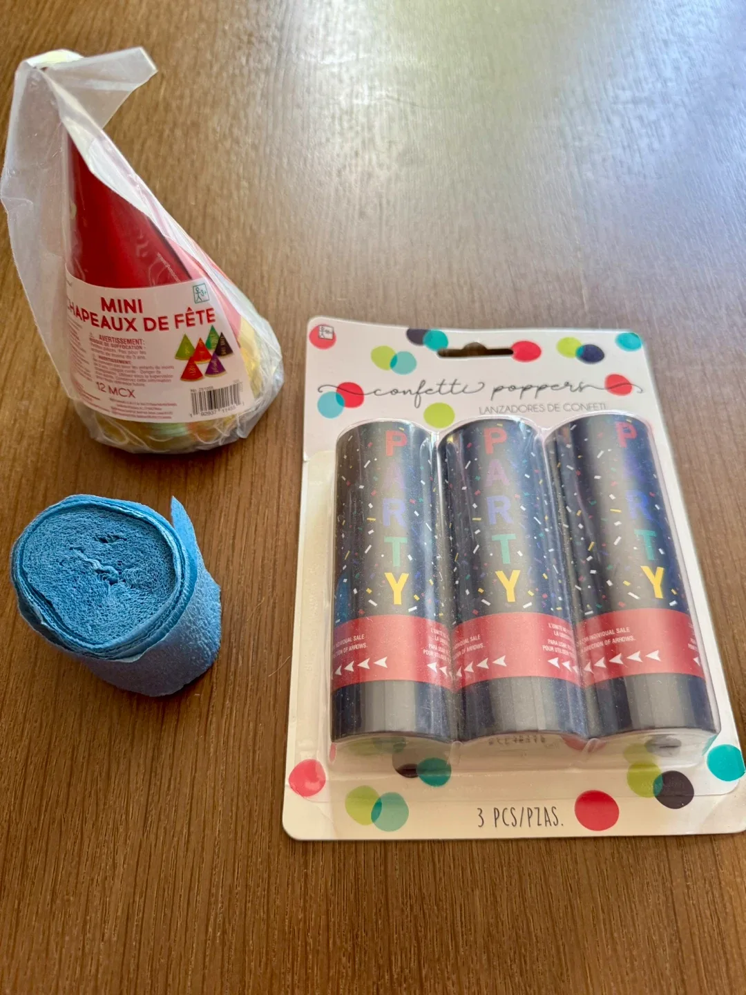 Confetti Poppers (3 pcs) + Party Hats thumbnail