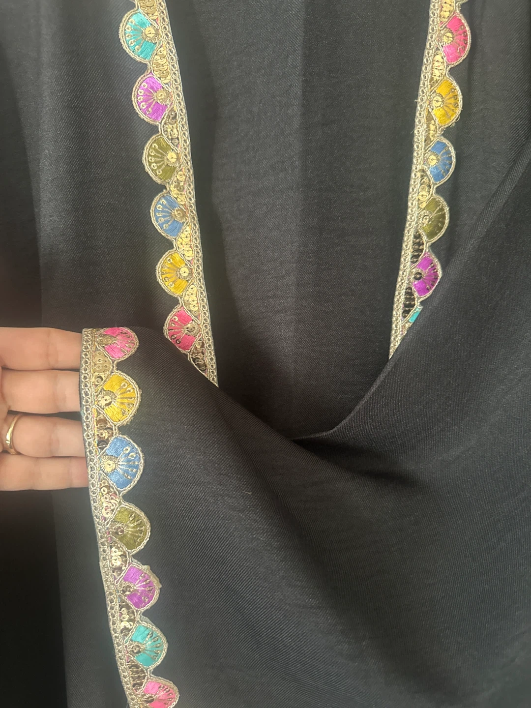 Black Abaya with Colourful Trim - photo 2