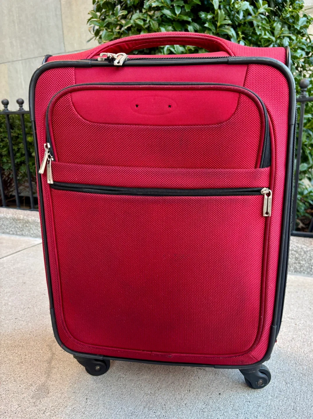 Samsonite Expandable Red Carry-On Suitcase image indicator(2)