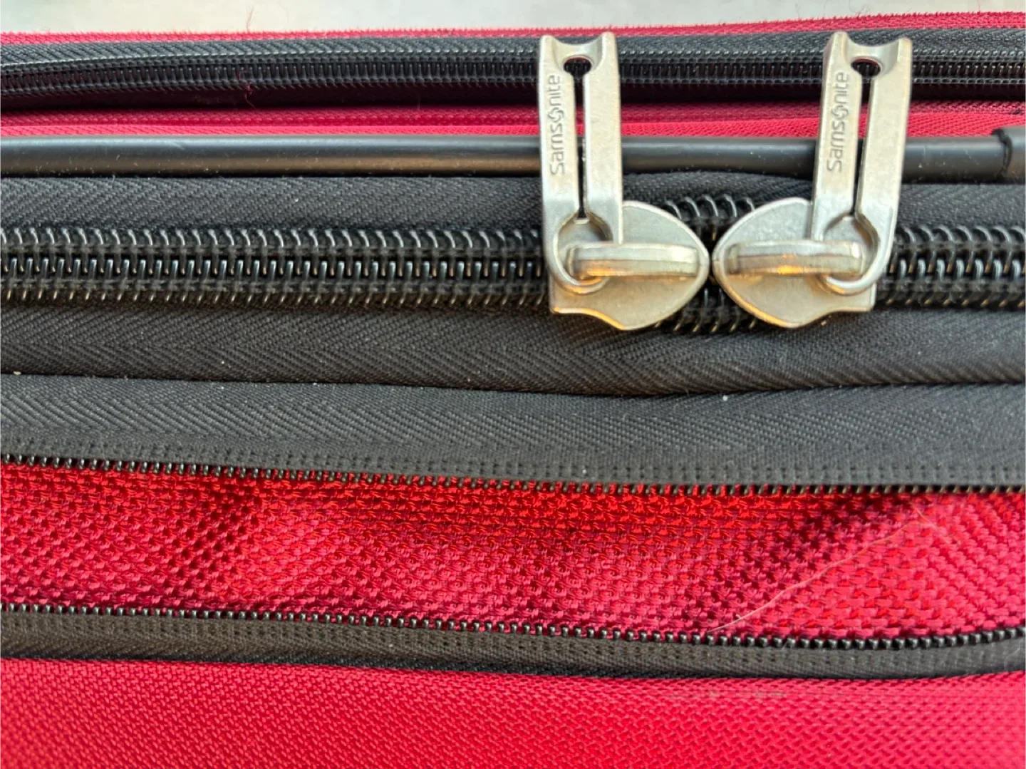 Samsonite Expandable Red Carry-On Suitcase image indicator(5)