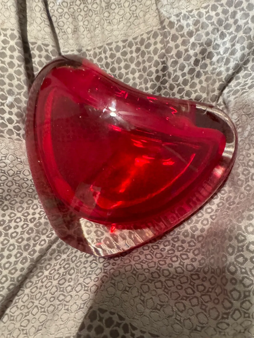Red Glass Heart Vase image indicator(3)