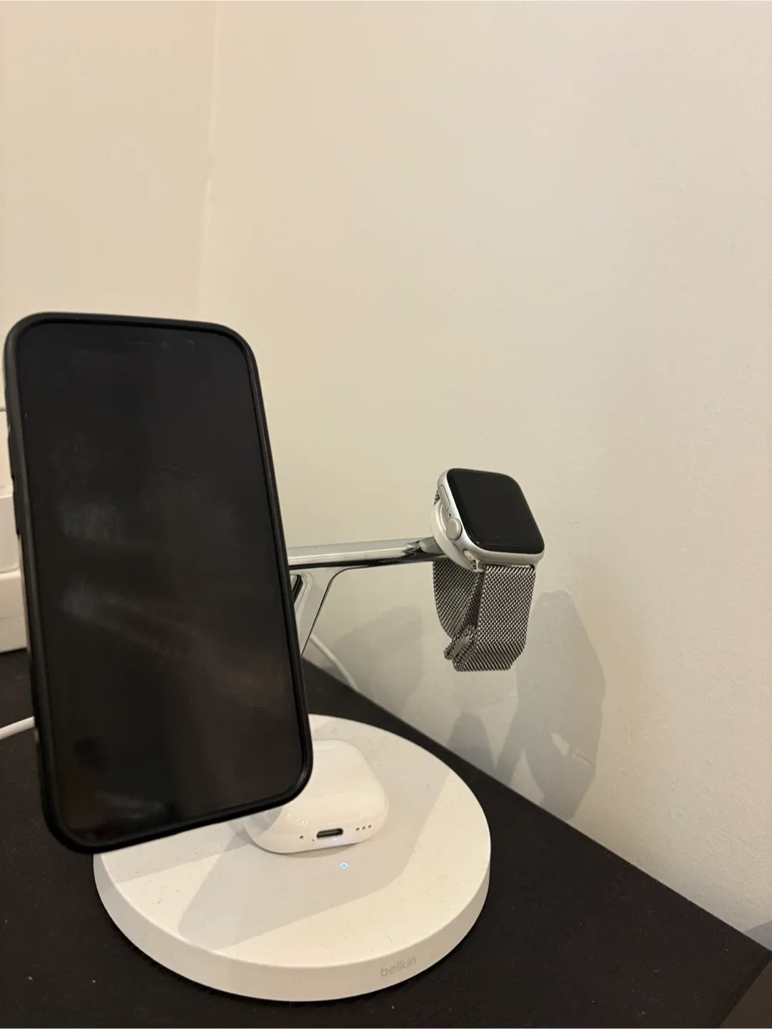 Belkin 3-in-1 MagSafe Wireless Charger image indicator(6)