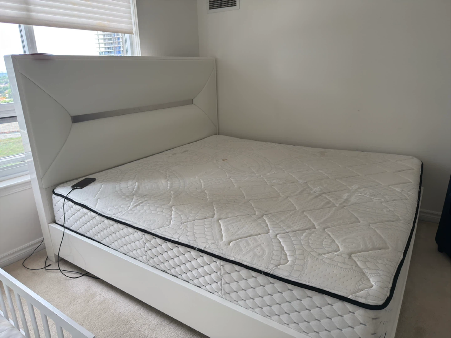 Super king Size Bed Frame & Mattress - White - photo 2