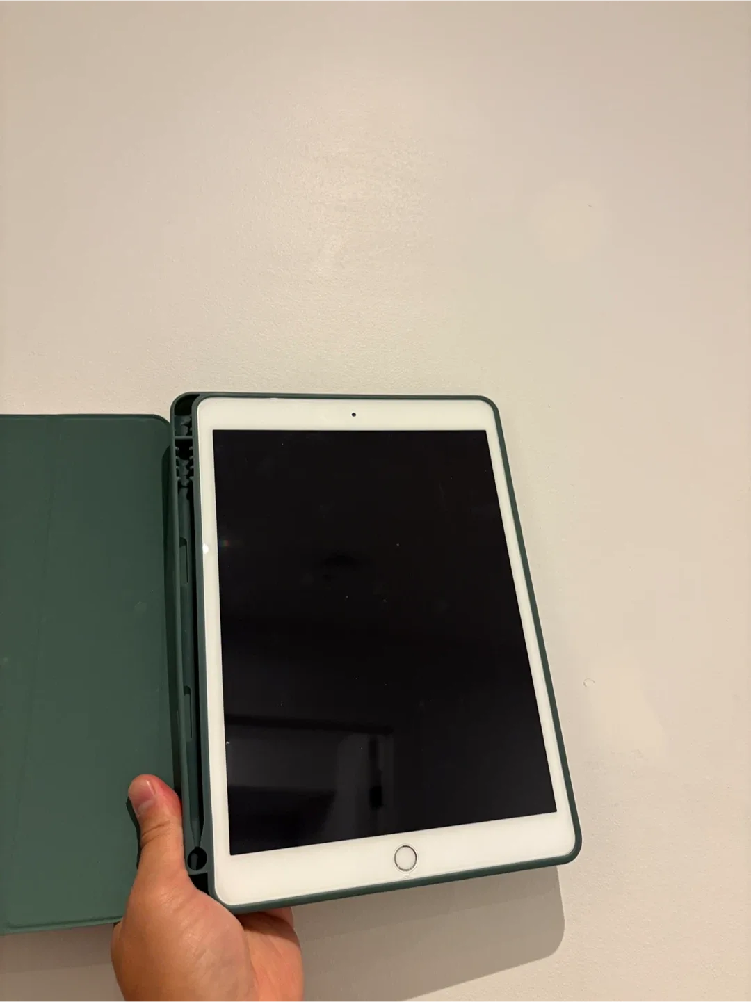 Apple iPad 8th generation 32g image indicator(2)