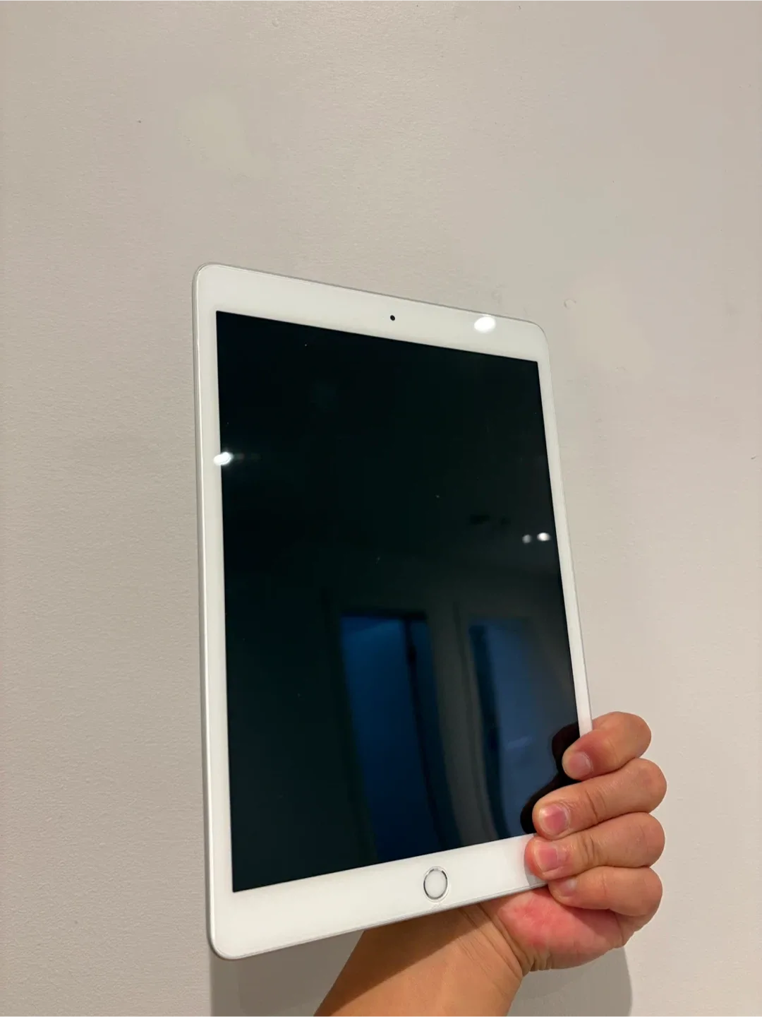 Apple iPad 8th generation 32g image indicator(4)