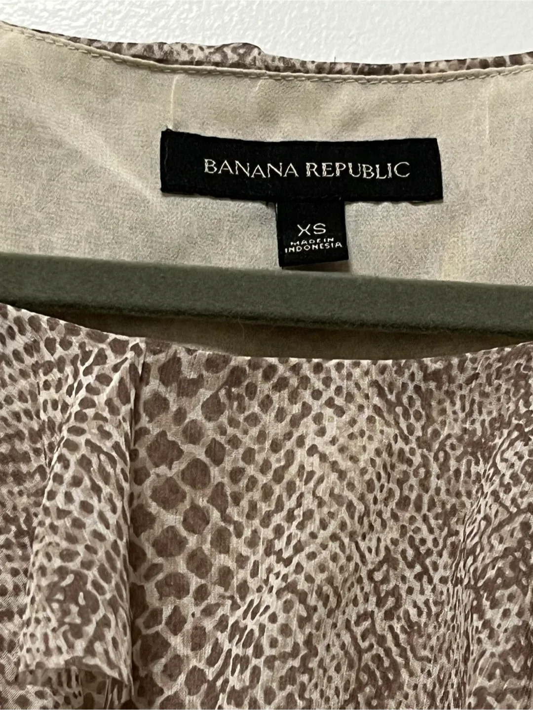 Banana Republic XS Snakeskin Print Blouse image indicator(2)
