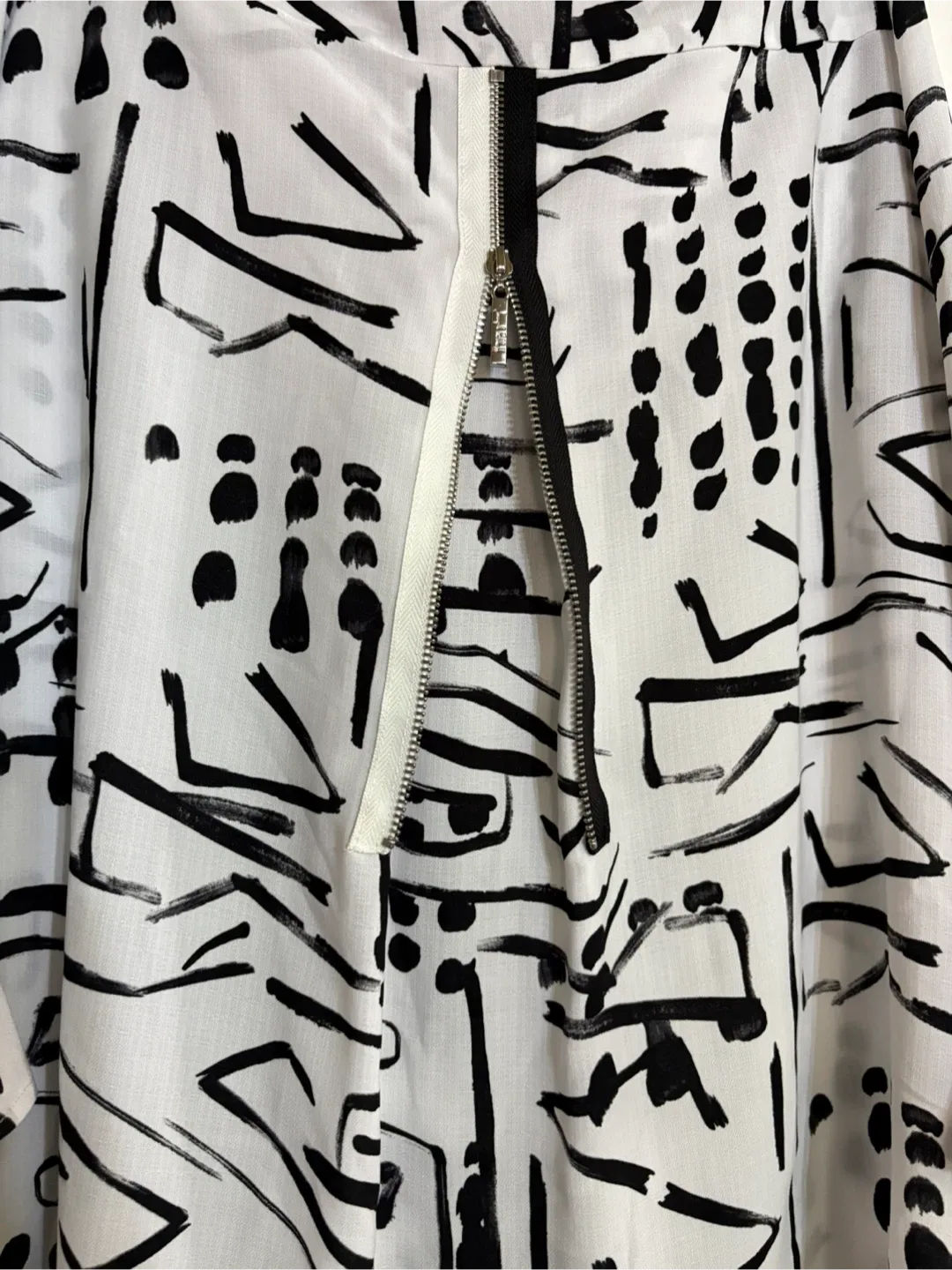 Joseph Ribkoff Blouse - Size 12 - Black & White image indicator(4)