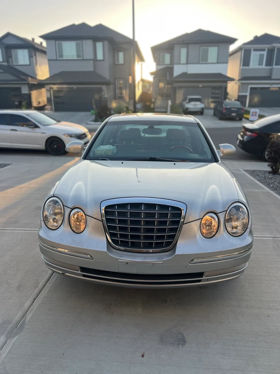 Kia Amanti Silver Sedan Car 2004 Model | Moving Out Sale thumbnail