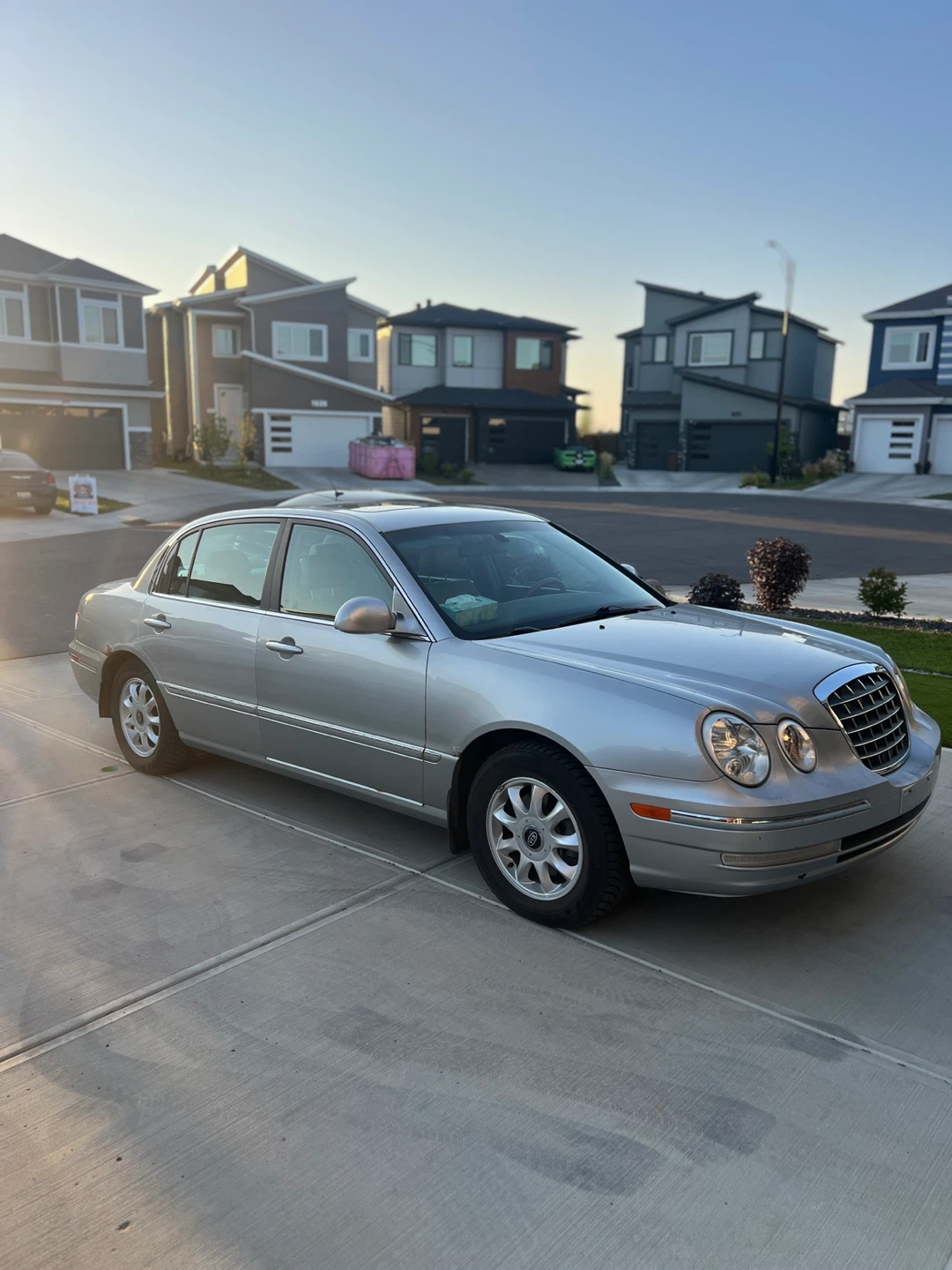 Kia Amanti Silver Sedan Car 2004 Model | Moving Out Sale - photo 2
