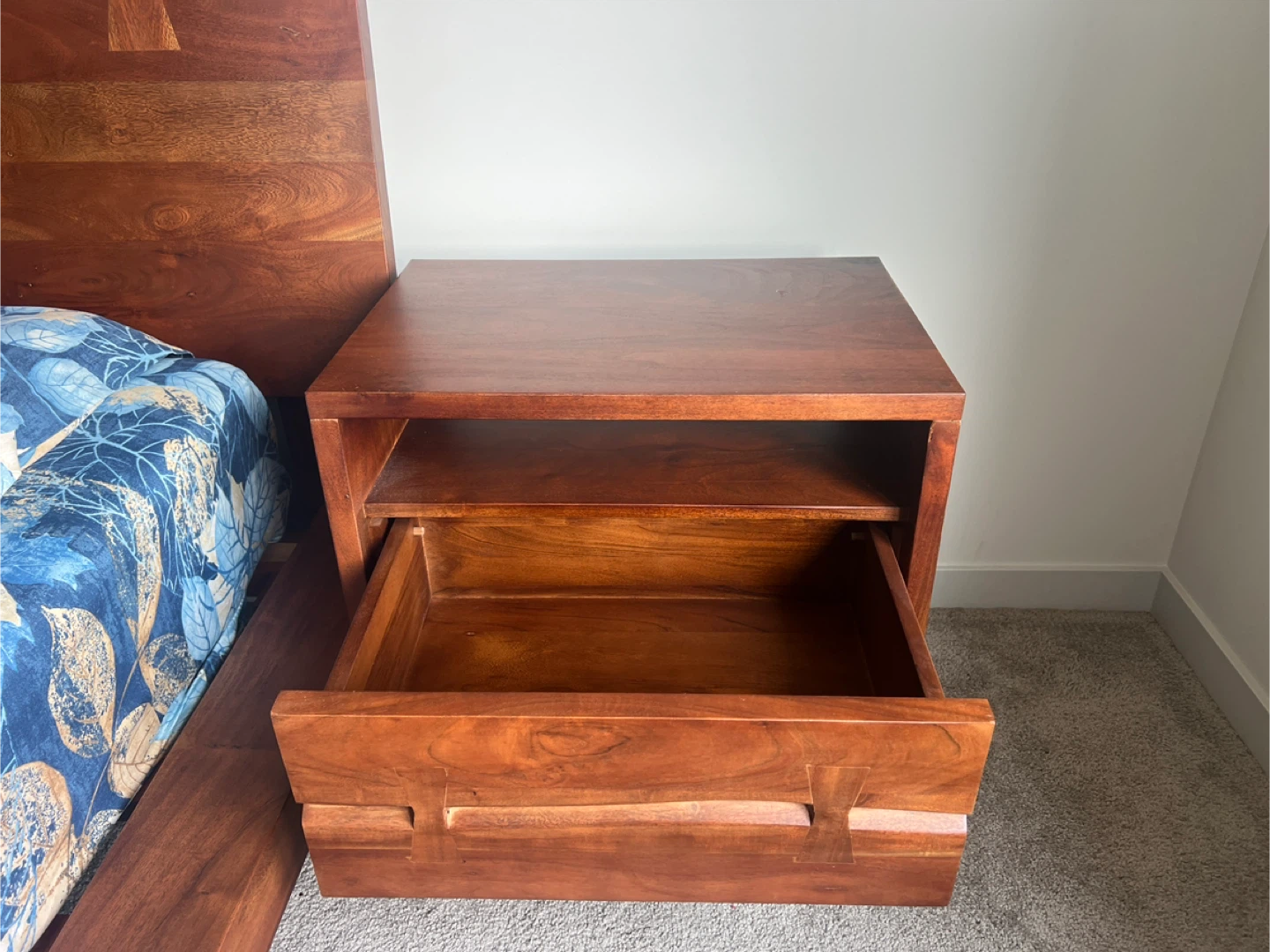 Solid Wood King Size Bed Frame with Nightstands & Dresser - photo 4