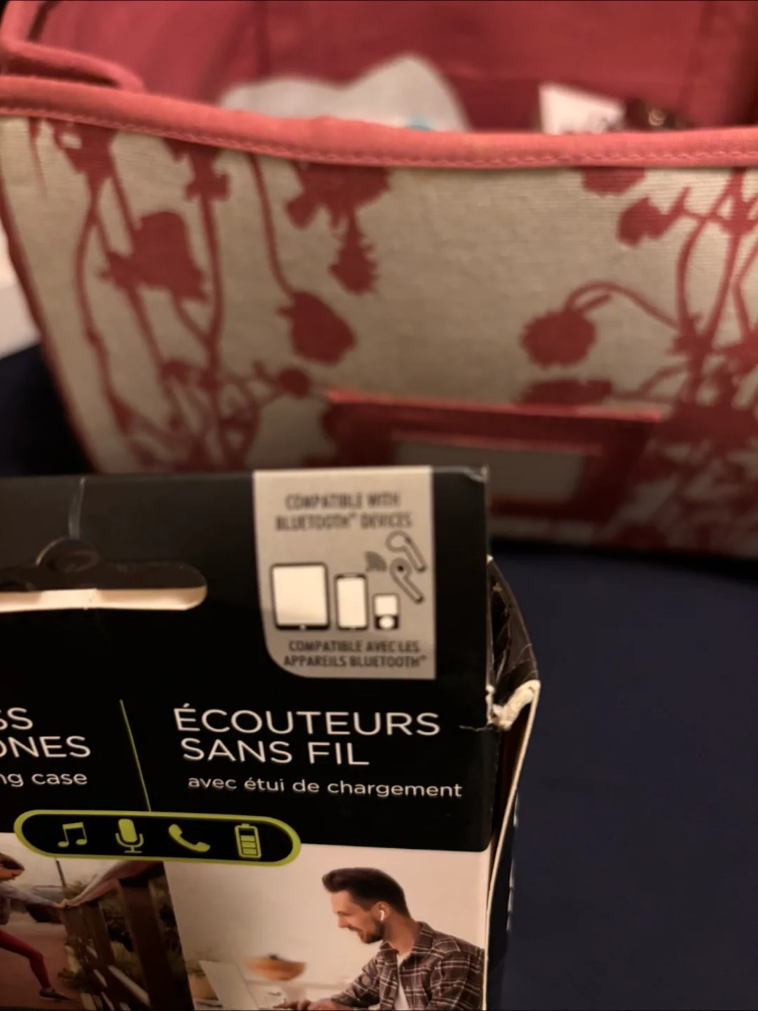 Boost Wireless Earphones with Charging Case - White image indicator(5)