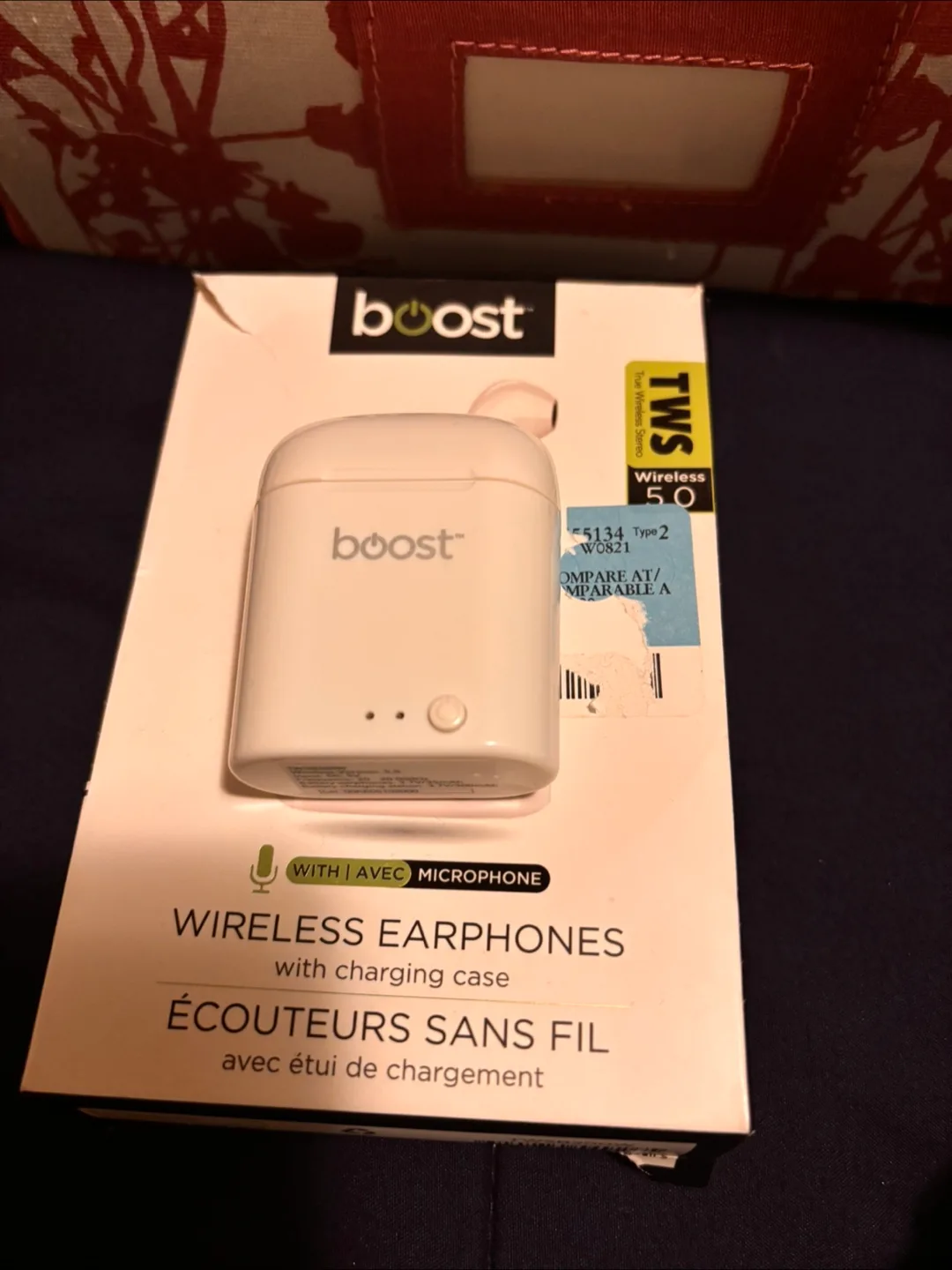 Boost Wireless Earphones with Charging Case - White image indicator(6)