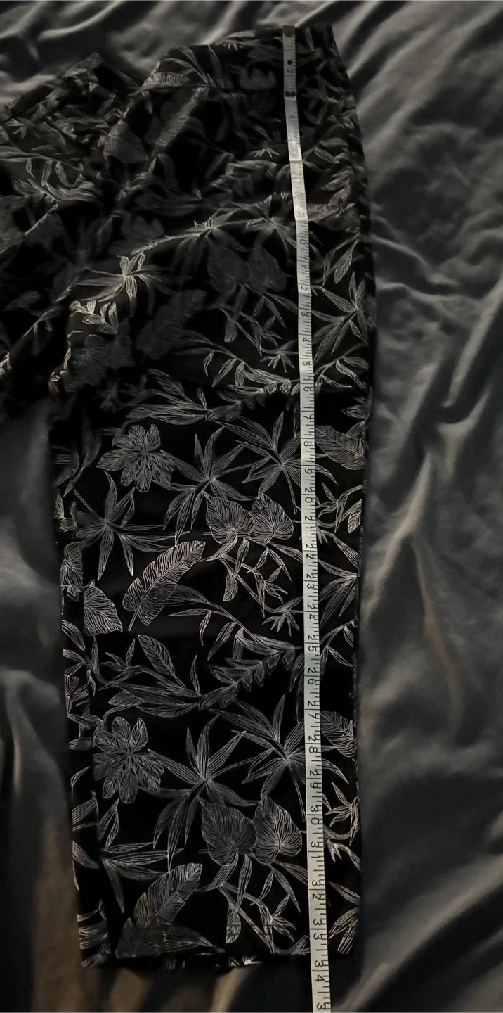 Classic Editions XL/TG Black Floral Capri Pants image indicator(6)