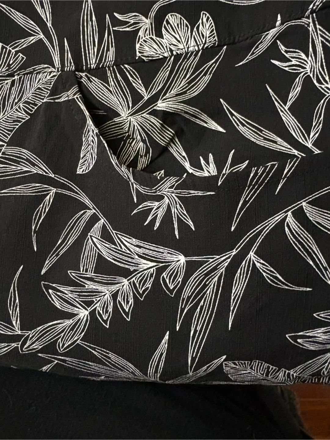 Classic Editions XL/TG Black Floral Capri Pants image indicator(4)