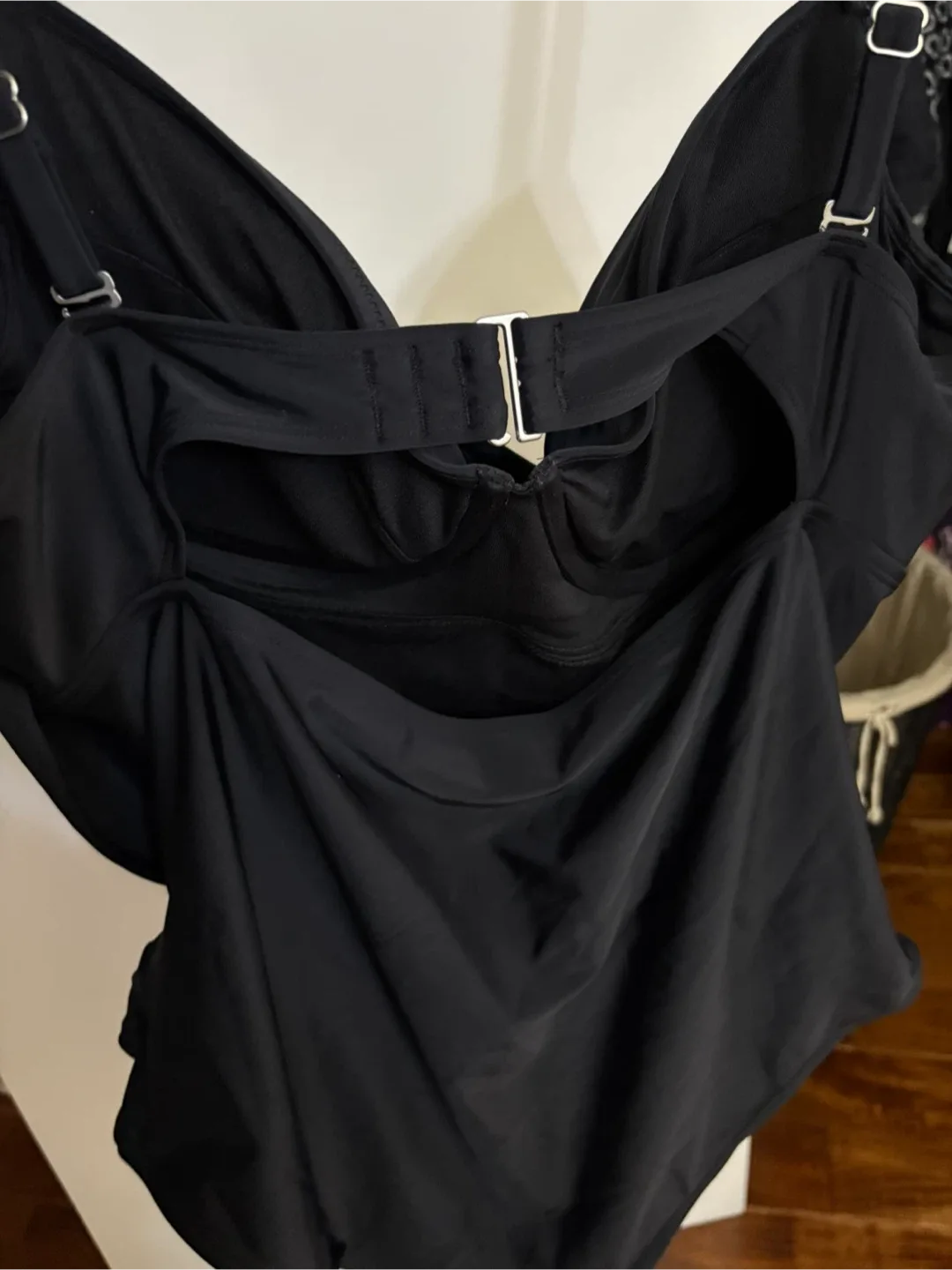 Old Navy Black Swimsuit XXL image indicator(5)