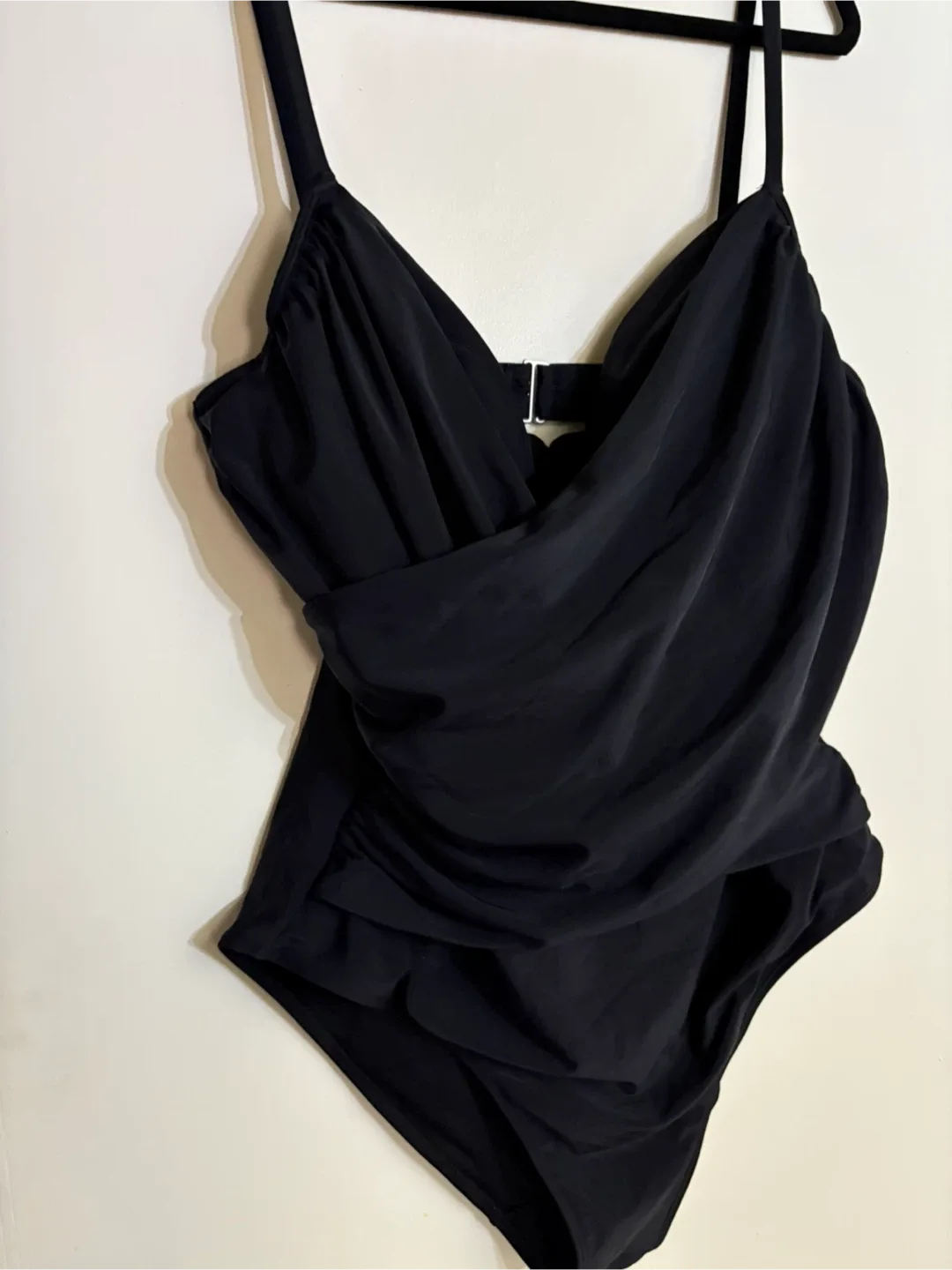 Old Navy Black Swimsuit XXL image indicator(2)