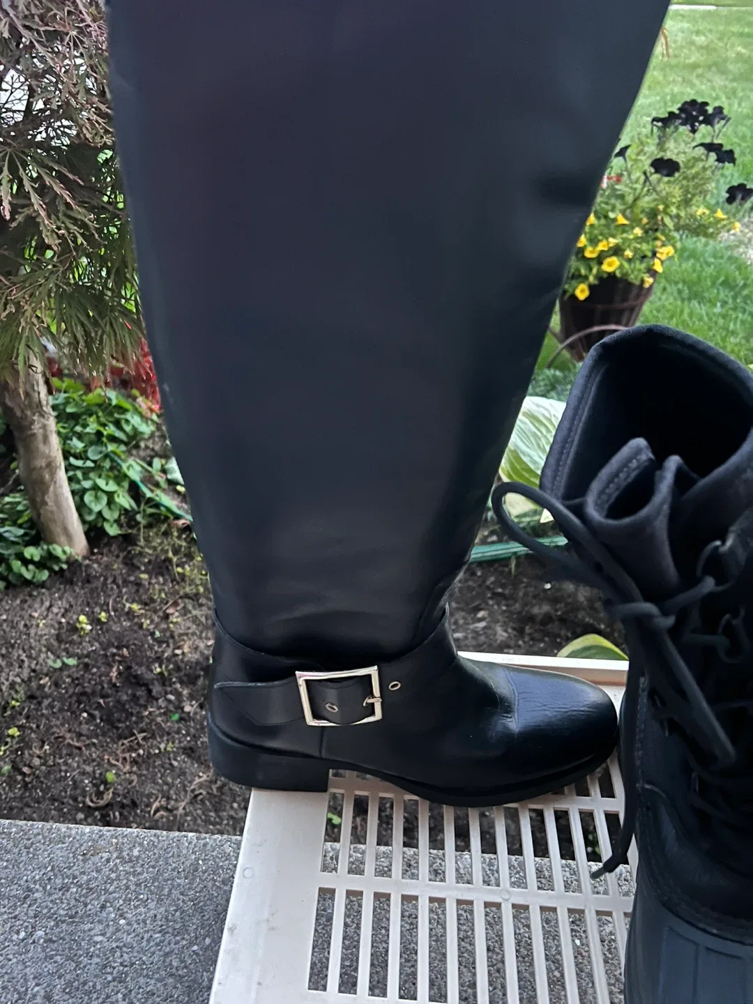 Various Women's Boots image indicator(2)