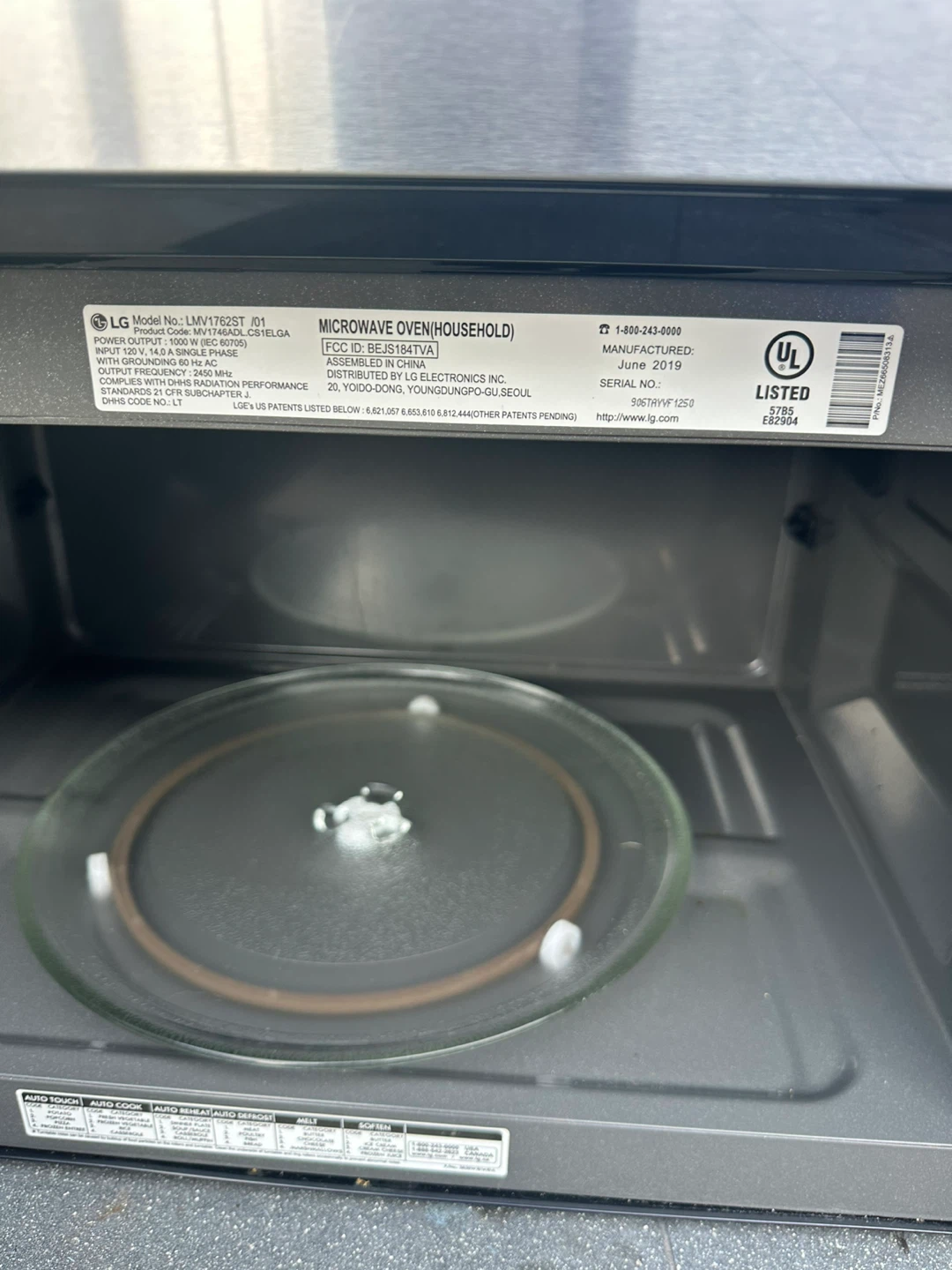 LG Microwave Oven LMV1762ST - photo 4