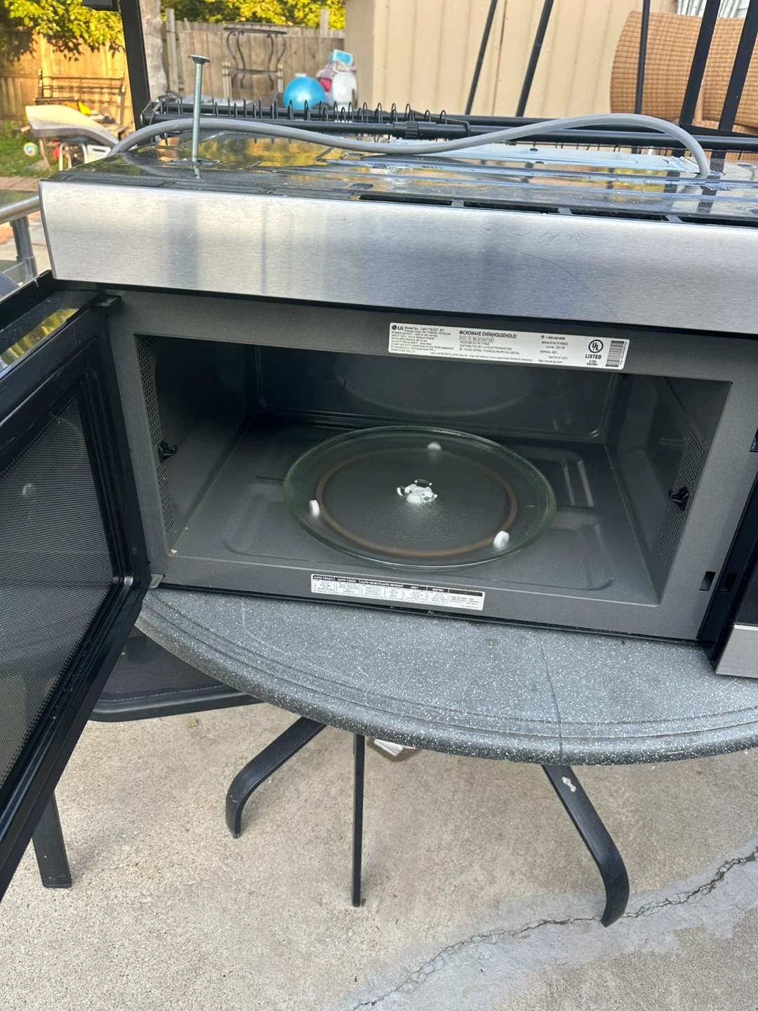 LG Microwave Oven LMV1762ST - photo 3