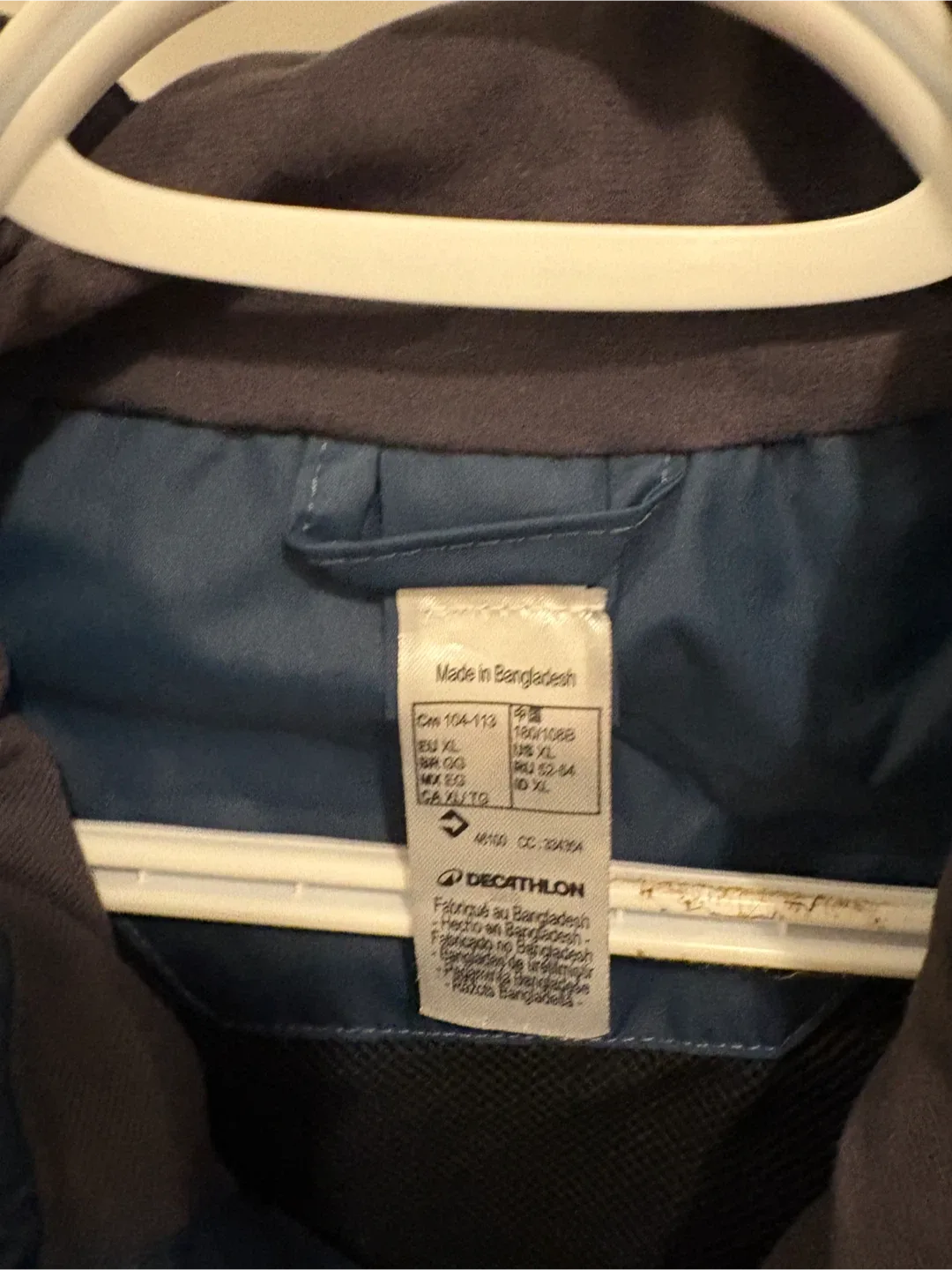 Decathlon Quechua XL Blue Rain Jacket image indicator(2)