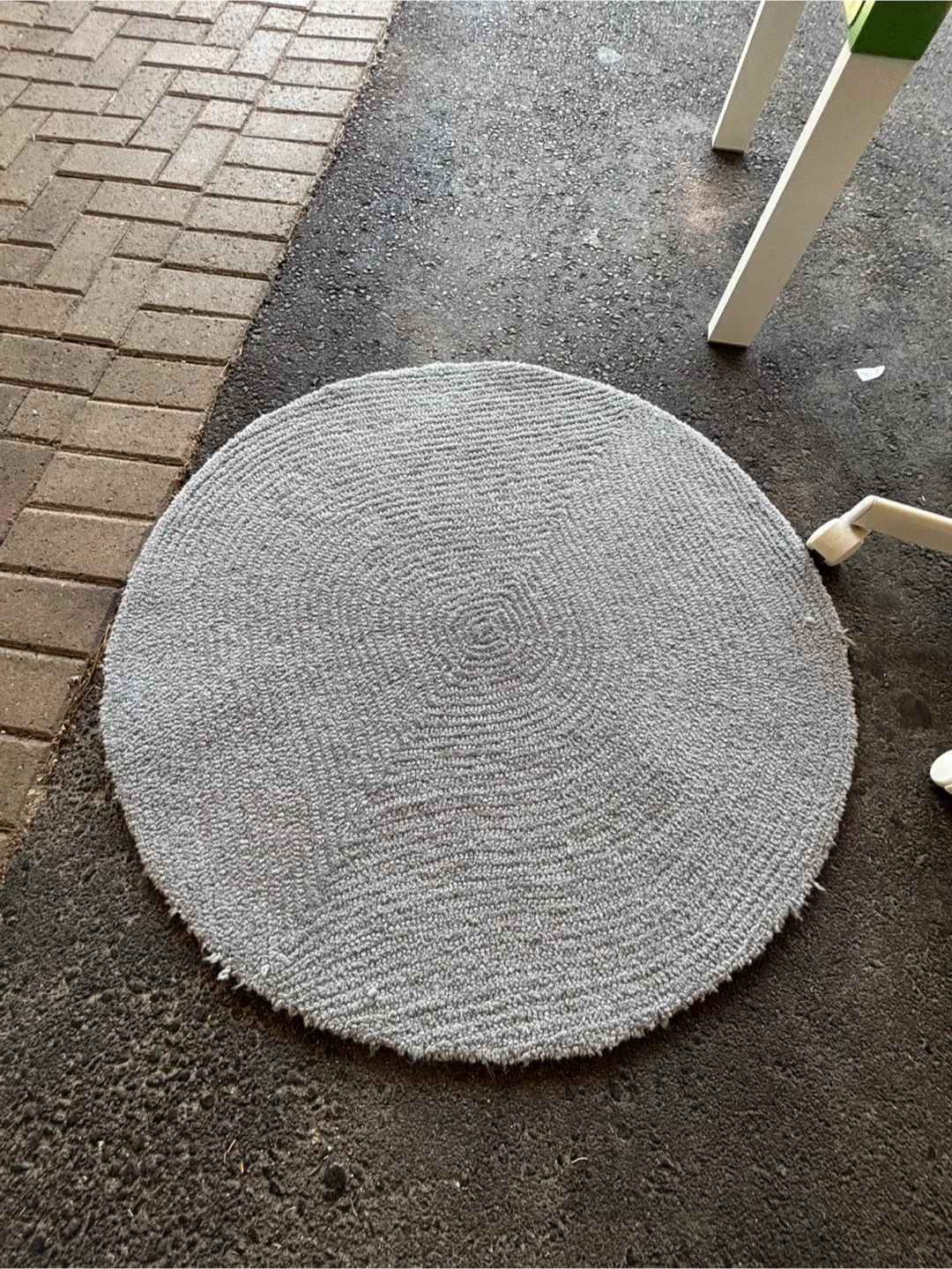 IKEA’s PAHL desk and chair (white/green) with add-on unit image indicator(5)