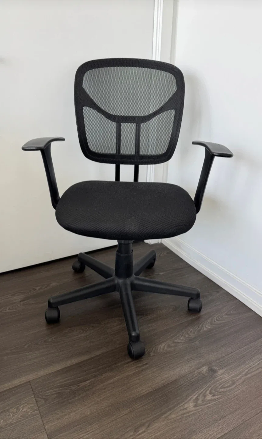 Black Mesh Office Chair thumbnail