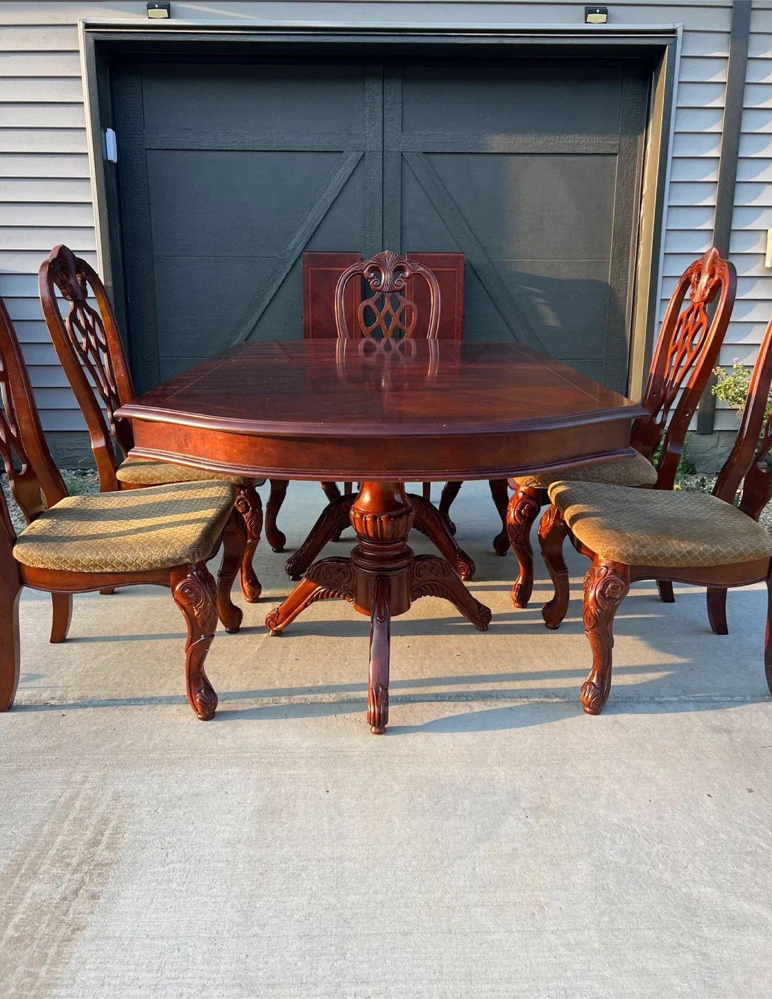 Elegant Mahogany Extendable Dining Table with 5 Chairs image indicator(4)