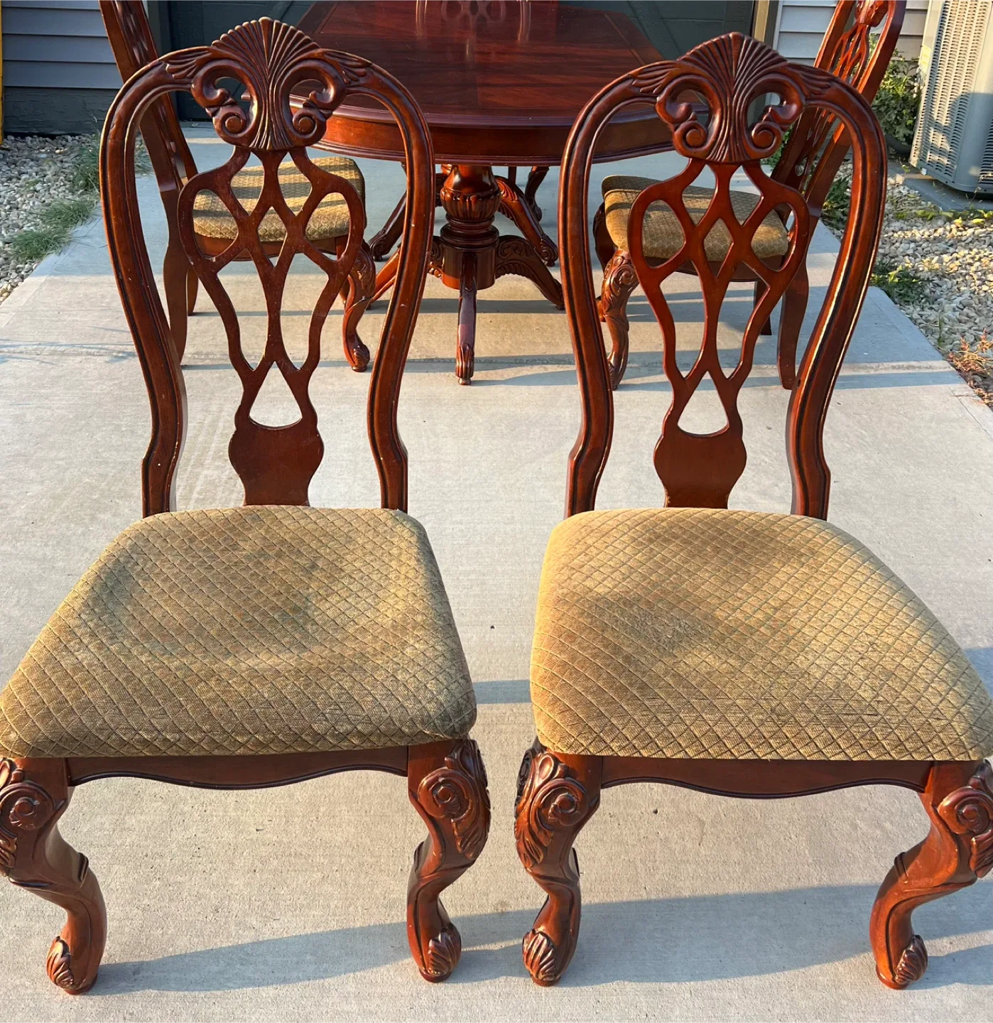 Elegant Mahogany Extendable Dining Table with 5 Chairs image indicator(6)