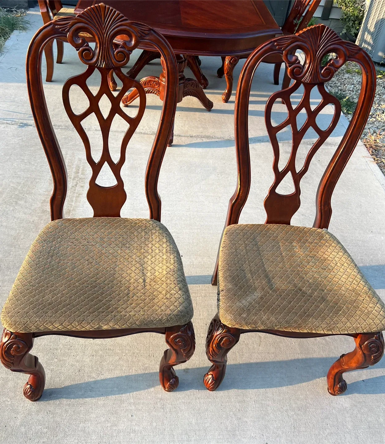 Elegant Mahogany Extendable Dining Table with 5 Chairs image indicator(5)