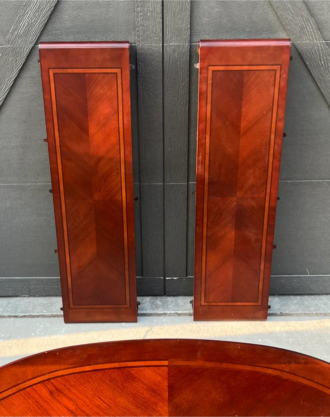 Elegant Mahogany Extendable Dining Table with 5 Chairs image indicator(8)