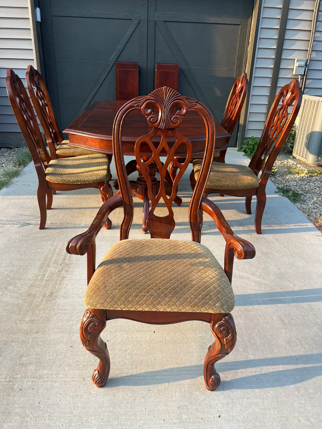 Elegant Mahogany Extendable Dining Table with 5 Chairs image indicator(7)