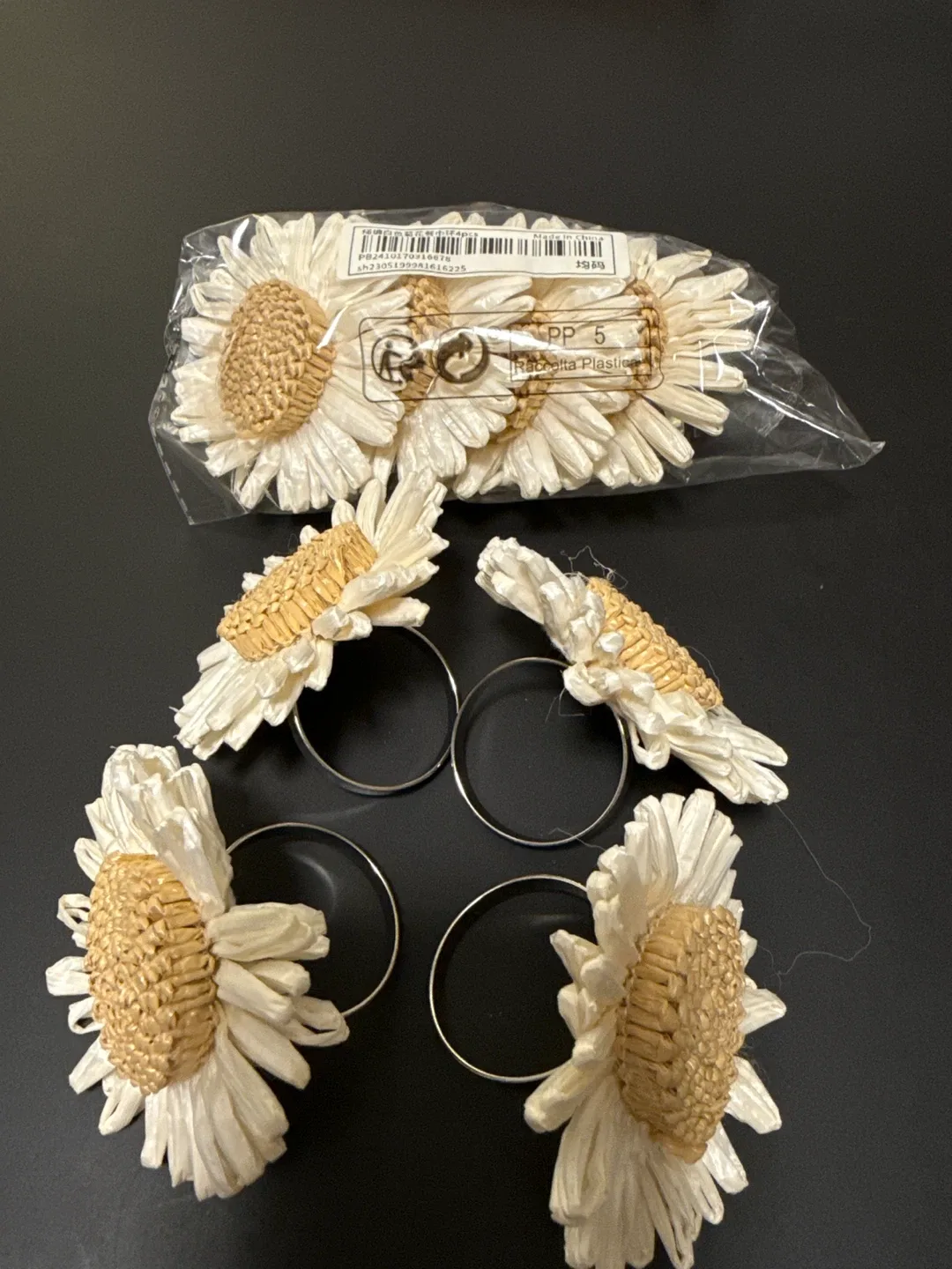 Daisy Napkin Rings (Set of 4)x2=8 thumbnail