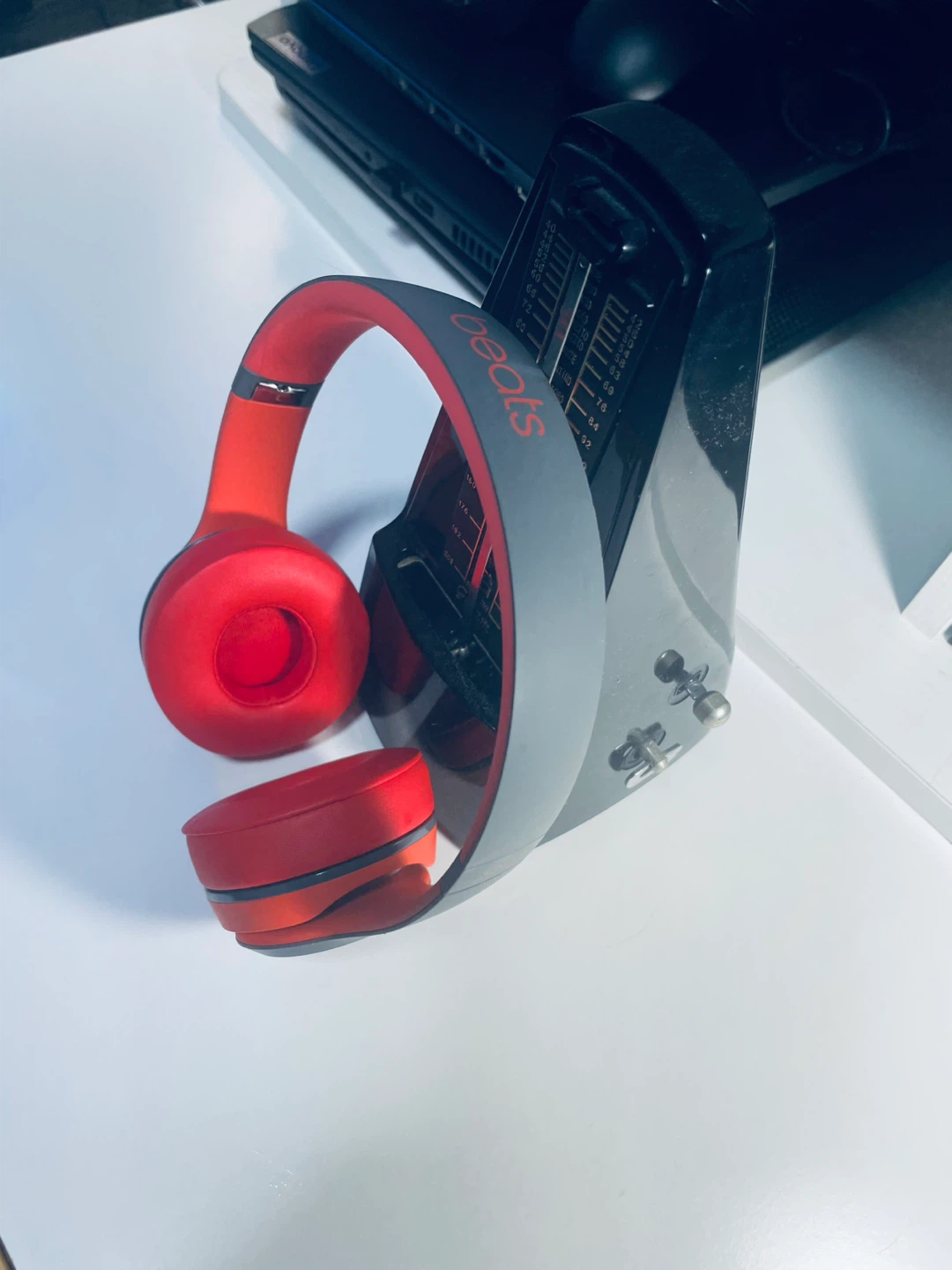 Beats Solo 3 Wireless Headphones - Matte Grey/Soft Red - photo 3