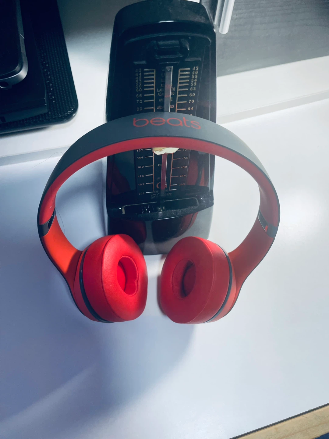Beats Solo 3 Wireless Headphones - Matte Grey/Soft Red - photo 2