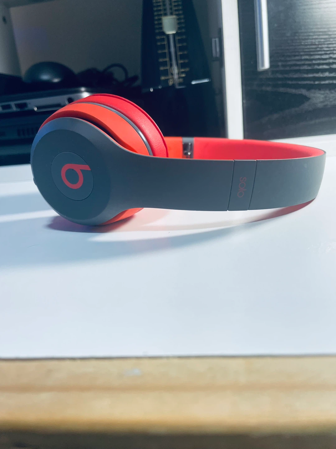 Beats Solo 3 Wireless Headphones - Matte Grey/Soft Red - photo 4