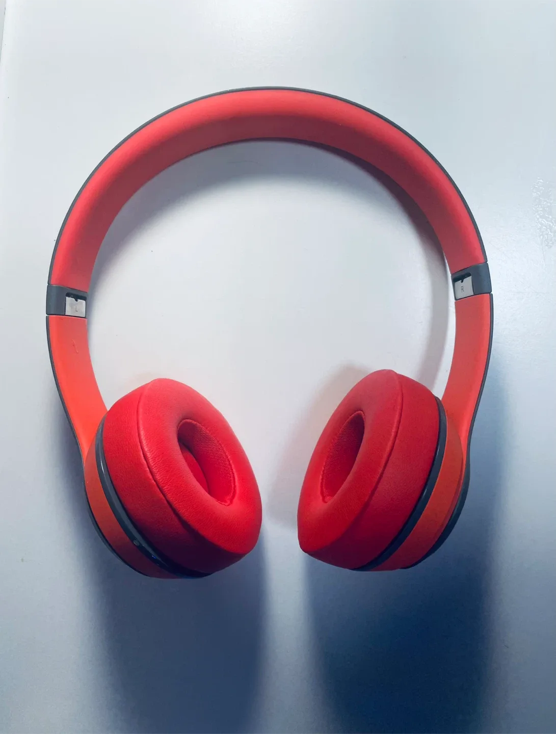 Beats Solo 3 Wireless Headphones - Matte Grey/Soft Red thumbnail