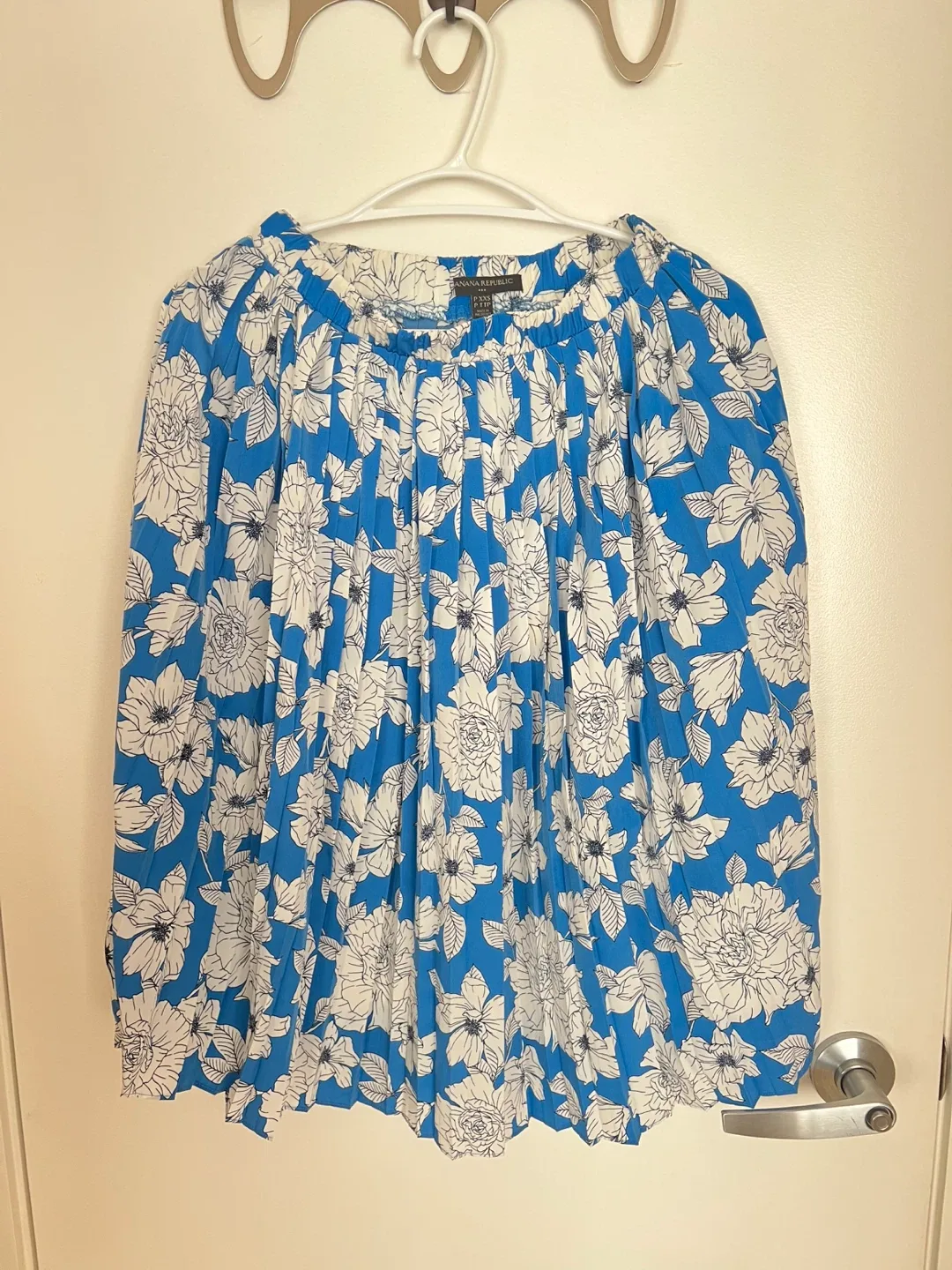 Banana Republic Floral skirt- P XXS thumbnail