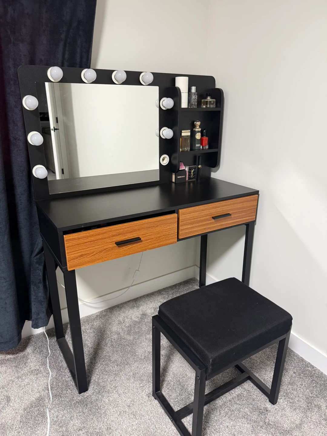 Vanity Table with Lighted Mirror & Stool - photo 2